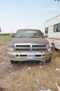 lot 30 image: 1996 Dodge Ram 1500 V8