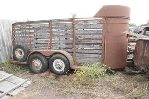 lot 32 image: livestock trailer