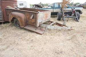 lot 33 image: International truck bed trailer