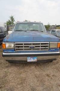 lot 41 image: 1988 Ford XLT Lariat truck