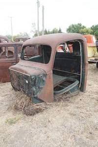 lot 52 image: antique pickup cab
