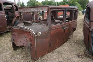 lot 53 image: antique car cab