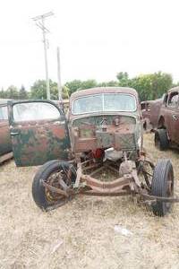 lot 55 image: antique car with contents