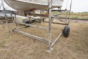 lot 67 image: Port-a-dock boat lift with electric winch