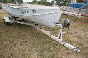 lot 74 image: 1968 Chrysler boat with trailer