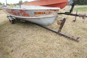 lot 77 image: aluminum boat with Highlander trailer