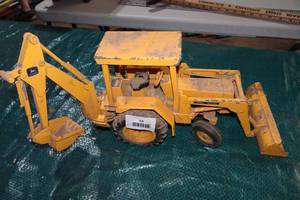 Vintage ERTL Die Cast John Deere Tractor with Digger and Bucket