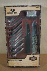 lot 166 image: Mossy Oak 11PK Dress Knife Kit