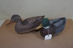 lot 177 image: Vintage Neumann & Bennetts Rubber Blow Up Duck Decoys