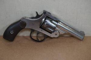 lot 5 image: Vintage Harrington & Richardson Auto Ejecting .32 S&W Long Revolver