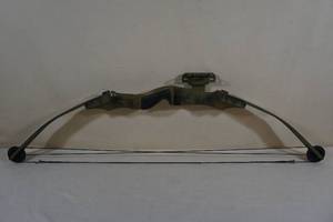 lot 18 image: Bear Black Bear RH Compound Bow - 55#30