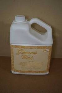 lot 33 image: Glamorous Wash Fine Laundry Detergant -Diva