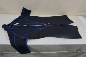 lot 86 image: Cressi Tortuga 2.5 Mens Wet Suit  -XL