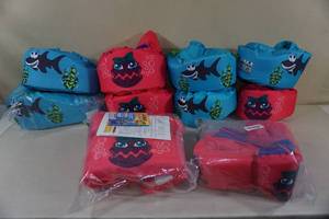 lot 89 image: 10 Body Glove Kids Paddle Pals Learn To Swim Life Jackets -30-50 Lbs