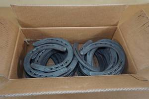 lot 102 image: Diamond Classic Plain Horse Shoes -Size 1, 40 Shoes