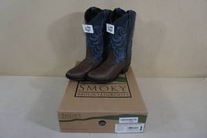 lot 109 image: Smoky Mountain Boots -Brown and Blue Boys Size 3.5