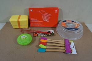 lot 124 image: Assorted Kitchen -Sandwich Rack for Toaster, Splatter Guard