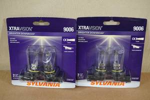lot 131 image: 2 Sylvania Xtravision Halogen Lamps -9006
