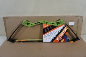 lot 134 image: Bear Youth Compound Bow Archery Set -Apprentice