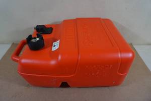 lot 147 image: Yamaha Plastic Marine Gas Tank -6.6 Gallon