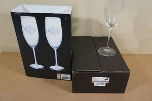 lot 194 image: 4 New Harley Davidson Champagne Flutes