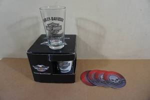 lot 197 image: 4 Harley Davidson Pint Beer Glasses with Coasters
