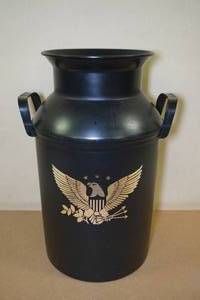 lot 289 image: 5 Gallon Milk Can Style Plastic Wastebasket