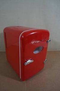 lot 229 image: Frigidaire Portable Retro 6 Can Mini Fridge