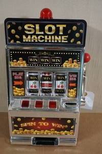 lot 261 image: Miniature Slot Machine with Lights and Sounds