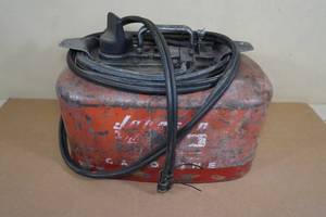 lot 270 image: Metal Johnson Boat Motor Gas Tank