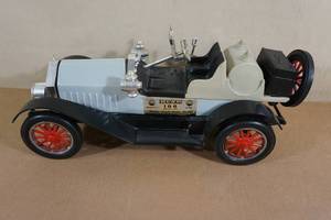 lot 271 image: Vintage Jim Beam Stutz Car Decanter - 1977