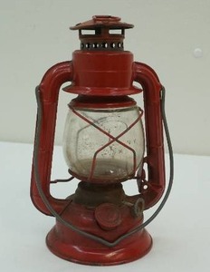 lot 1 image: vintage lantern
