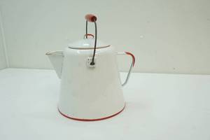 lot 4 image: vintage enamelware coffee pot