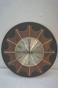 lot 26 image: vintage Verichron wall clock