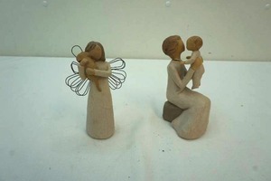 lot 30 image: Willow Tree figurines