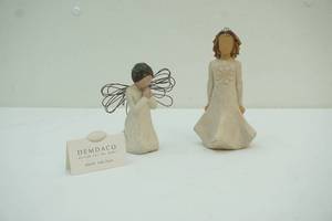 lot 94 image: Willow Tree figurines