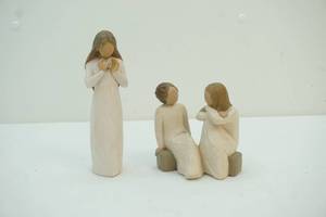 lot 96 image: Willow Tree figurines