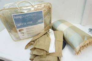lot 126 image: Taffeta Vine queen size bedspread with throw pillow, bed skirt and shams