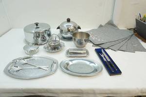 lot 132 image: serving set and placemats