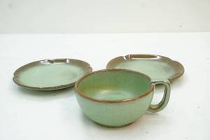lot 143 image: Frankoma saucers and soup bowl