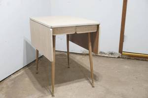 lot 154 image: drop leaf table