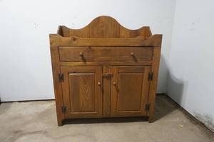 lot 157 image: dry sink cabinet