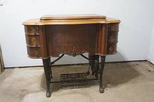 lot 162 image: antique sewing machine