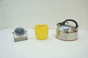 lot 182 image: tea pot