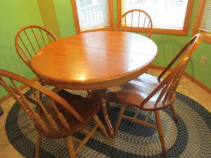 Round Dine Table & Chairs