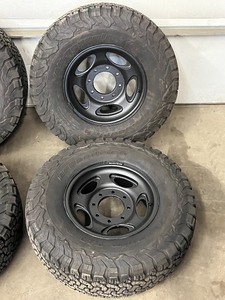 lot 7 image: (4) Wheels & Tires