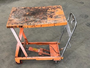 lot 10 image: Commercial Lift-Style Push Cart