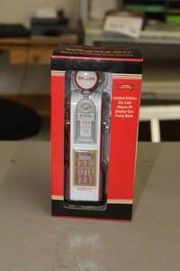 lot 853 image: Snap-on Wayne 60 Limited Edition Diecast Display Gas Pump Bank  by  Crown Premiums
