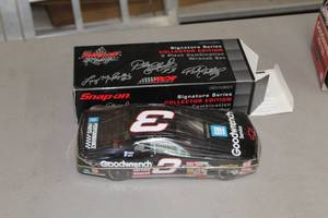 lot 855 image: Dale Earnhardt #3 Goodwrench Chevrolet Monte Carlo Stock Car Signature Series Collector Edition 3-piece Combination Wrench Set Race Tin  by  Snap-on