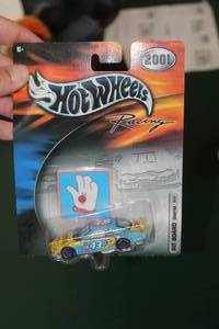 lot 977 image: Richard Petty #43 2001 164-Scale Diecast Collectible  by  Hot Wheels Racing